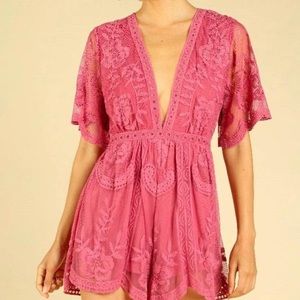 Honey Punch NWT Lace Pink Deep V Romper Medium🌸💗🌷